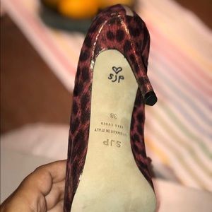 Initialed SJP Italian handmade 4 inch pumps !